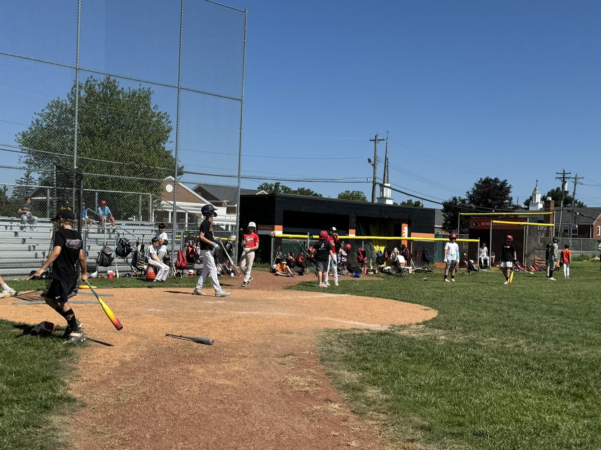 AHSRaptorsBase's tweet photo. Older Guys getting after it today on the Big Field! #FutureRaptors #GoRaps https://t.co/M1mVOHAqw7