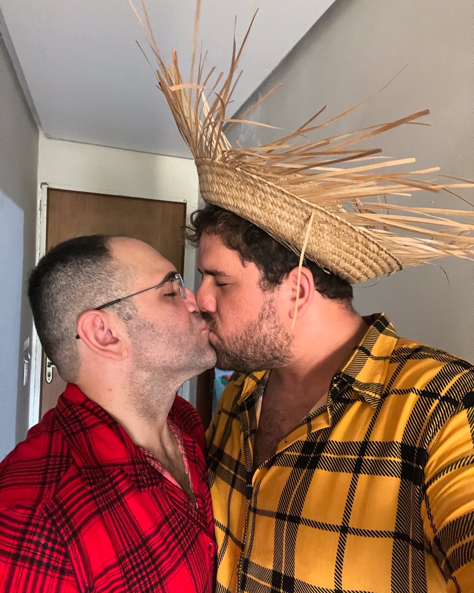 JozLucas's tweet photo. Nossas bodas de papel no dias dos Namorados 💝 #lgbt #beijogay #diadosnamorados #amor https://t.co/eccg2FeRUx