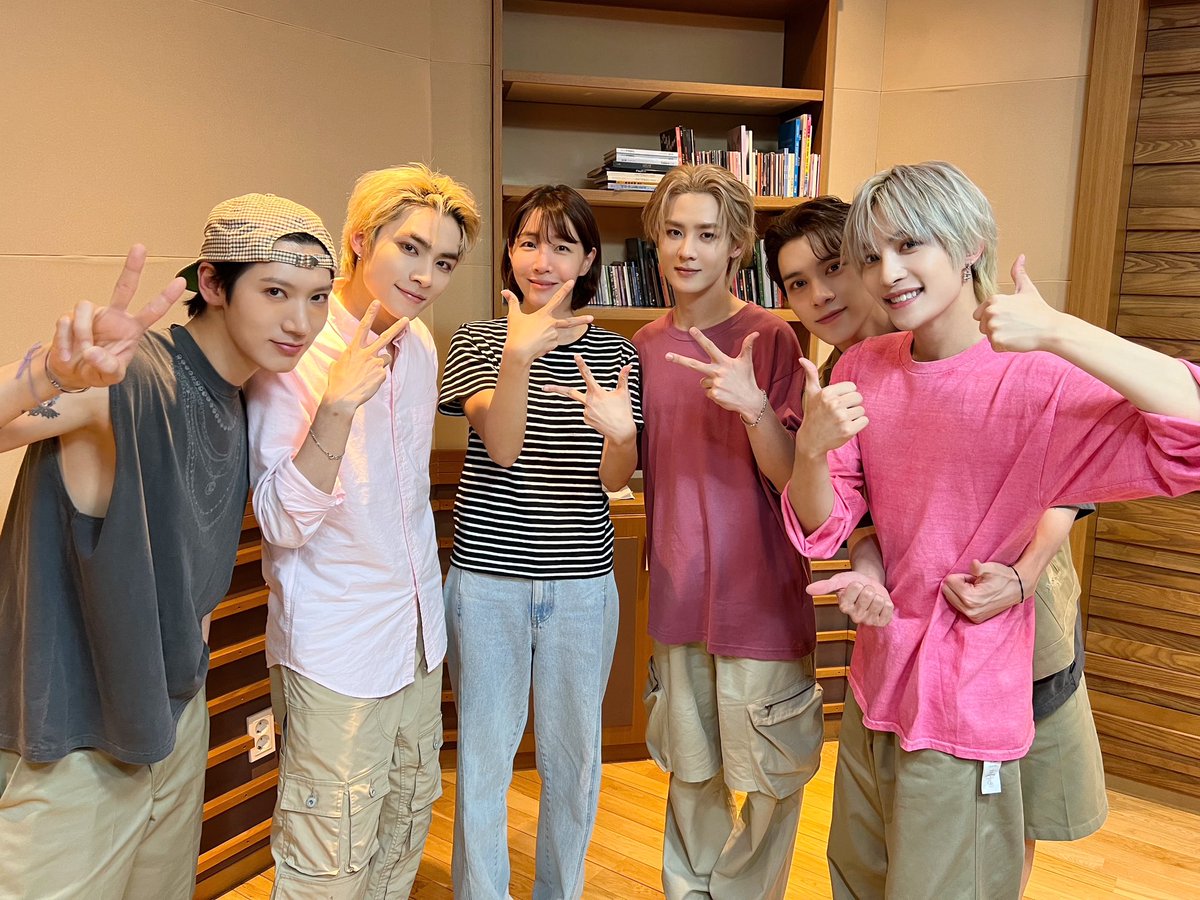 🌌✨여러분 굿밤되세요~ Good night everyone! 🌃📻

#김이나의별이빛나는밤에 #별밤 
#WayV #威神V #GiveMeThat 
#WayV_GiveMeThat