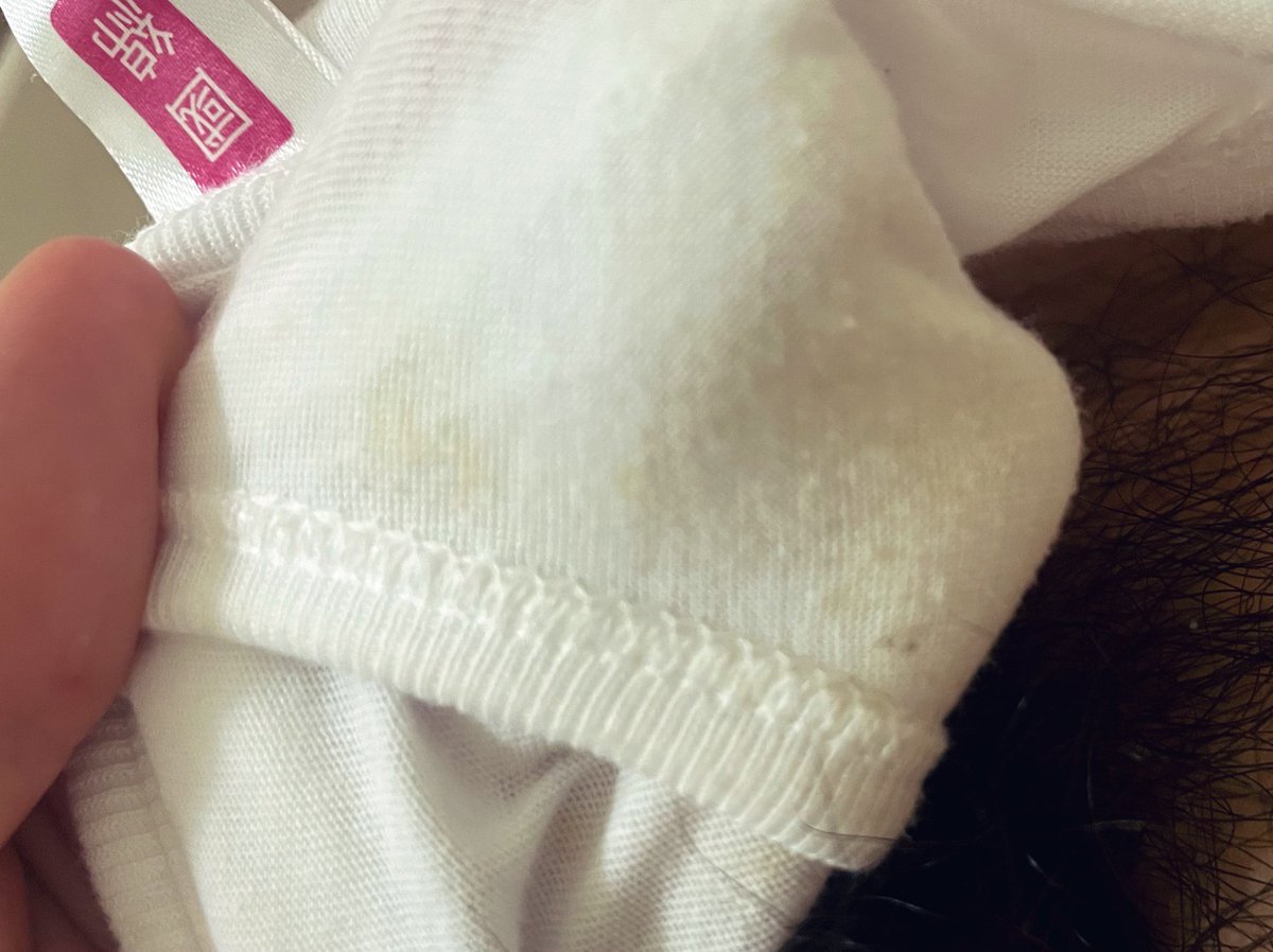 新的白色三角穿沒幾次就有點泛黃了🥹