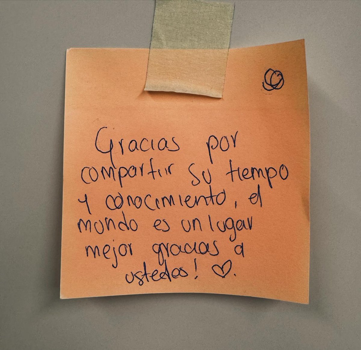 Nos tomamos unos días para asimilar el impacto de lo estamos haciendo🩷, estas fotos reflejan el amor y la pasión con la que las voluntarias y organizadoras del Taller de Programación para Mujeres #DjangoGirls hicieron esto posible. 🌈