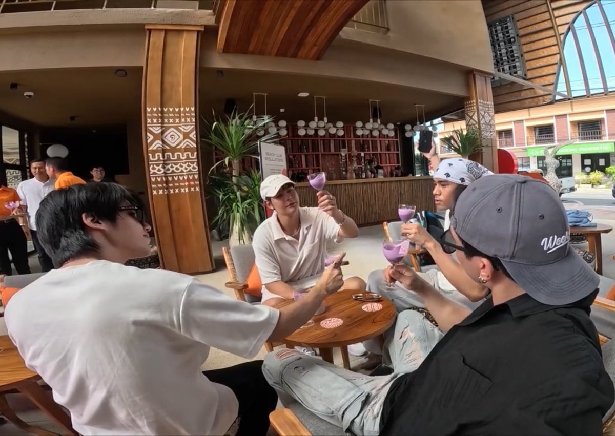 BIBBIBKC's tweet image. อยากให้สแนปมีอีก100Epเลย อยู่ด้วยกันแล้วเพิ่มระดับความน่ารักเข้าไปอีก เห็นเดอะแก๊งอยู่ด้วยกันแล้วใจฟู มีความสุข 😭🩷

#SnapProject
#Guidekc 
#poompps 
#Atomixboyz
#TawanNawinwit