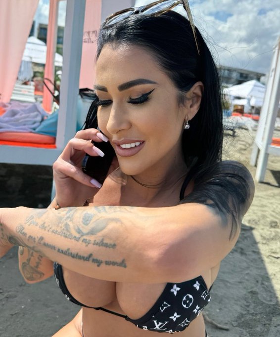 A 🐞 bring me a smile and love https://t.co/9xuVUDhwfW