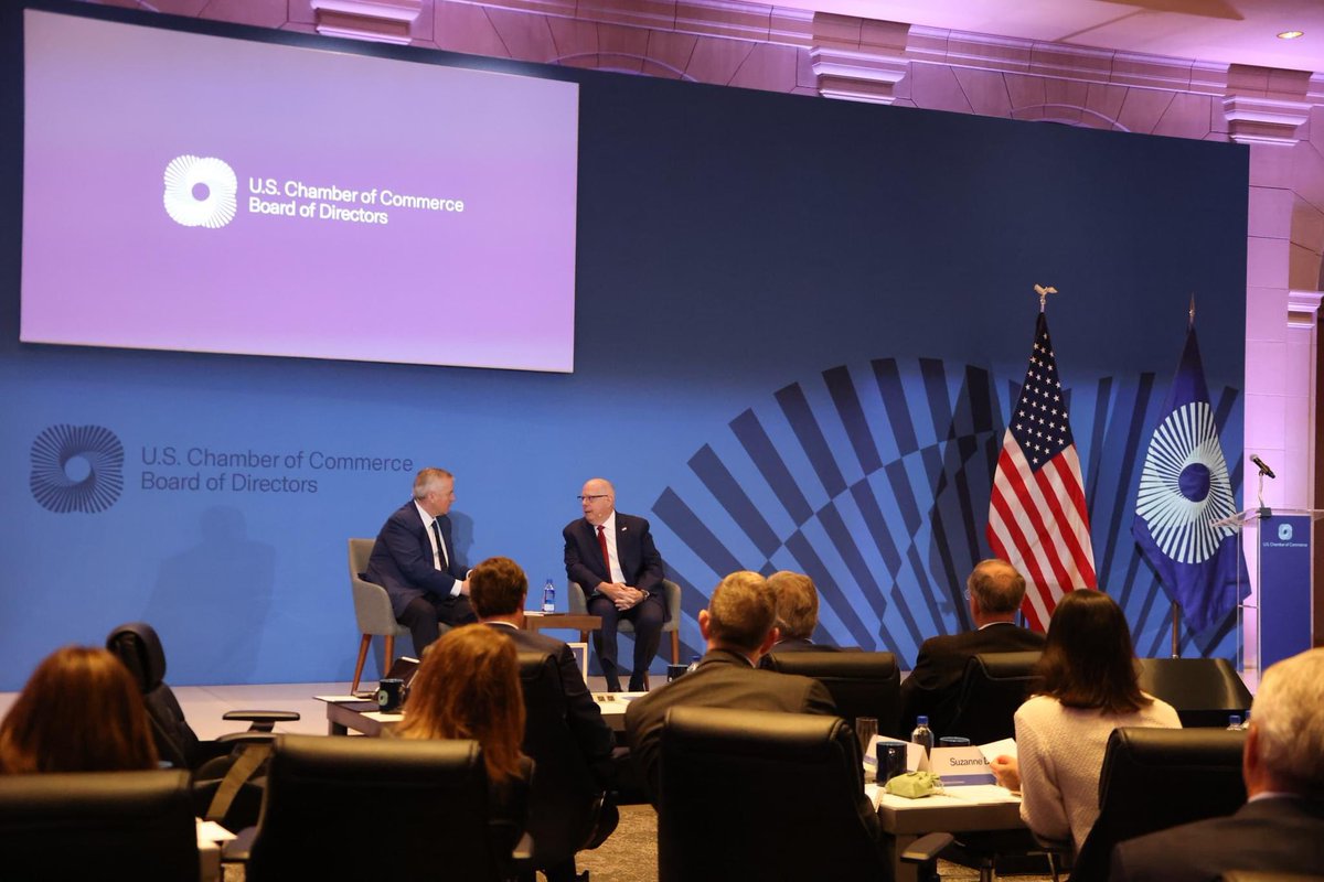 GovLarryHogan's tweet photo. Started our day meeting with the @USChamber Board of Directors talking about some of my priorities for the Senate–including tax relief, expanding workforce development, and cutting excessive regulations. 

We need more leaders in Washington who understand what it's like to run a business and know the challenges Main Street is facing.

I’ll continue to be unabashedly pro-jobs and pro-small business so we can grow the economy and create more opportunities for Marylanders.