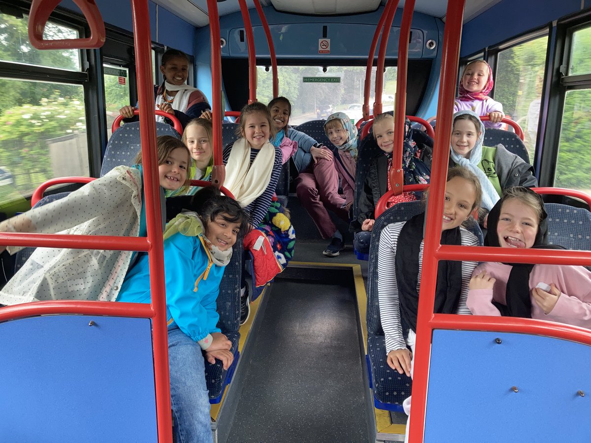 PipersPrep's tweet image. Yesterday Year 3 had a fascinating trip. They walked down Boss Lane, waited for the bus and after a bumpy ride reached Wycombe Mosque. Thanks to the Imam, they learnt a lot about Muslims and prayer, and had a tour of the highly decorated building. #PipersRS #PipersCommunity