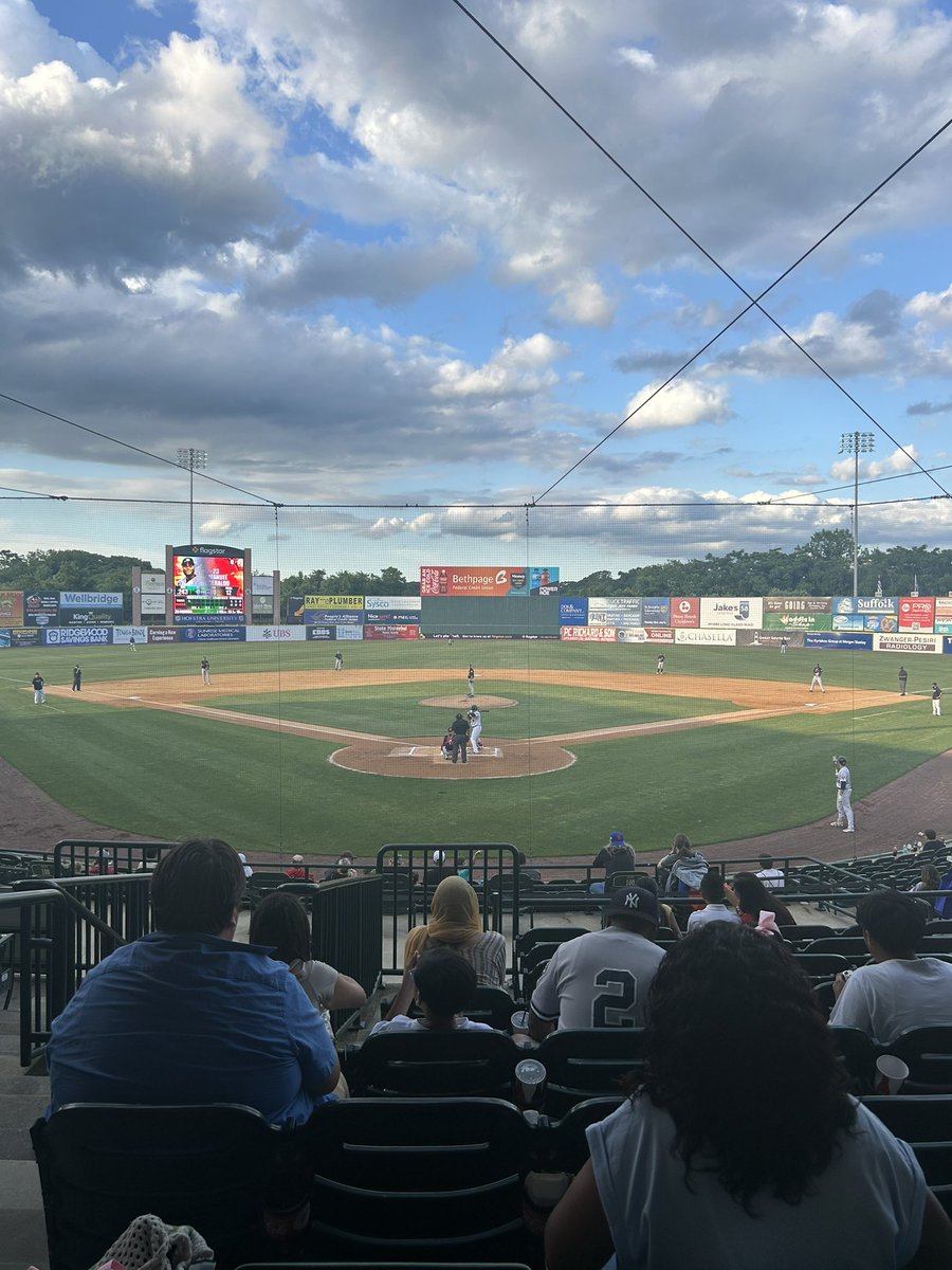 Our beginner chorus has a great night singing the National Anthem at Long Island  Ducks with <a href="/mrs_aking/">Dr. Amanda King</a> fourth grade chorus members. Congratulations <a href="/WheelerAvenue/">Wheeler Avenue School</a> Beginner Chorus on a great year! <a href="/LIDucks/">Long Island Ducks</a> <a href="/VS13UFSD/">ValleyStream13UFSD</a>