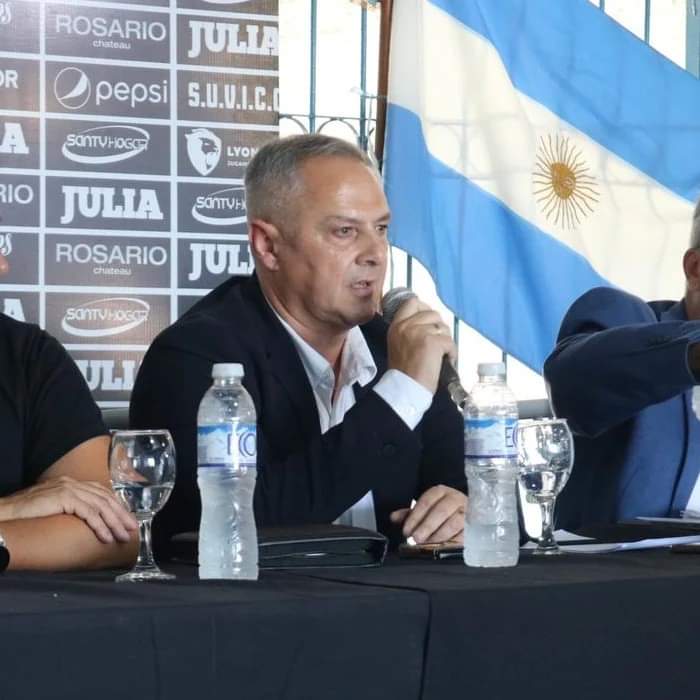 futbolemicok's tweet photo. #Racing | Manuel Pérez:
🎙️"A 'Willy' Olivera y a Lei Fernández les dije que nosotros los dirigentes en lo nuestro nos tiramos a trabar con la cabeza, eso les pedí en la charla. Vamos a dar de baja 3 jugadores más que no han sumado y cobran mucho" https://t.co/G1zDsgeswK