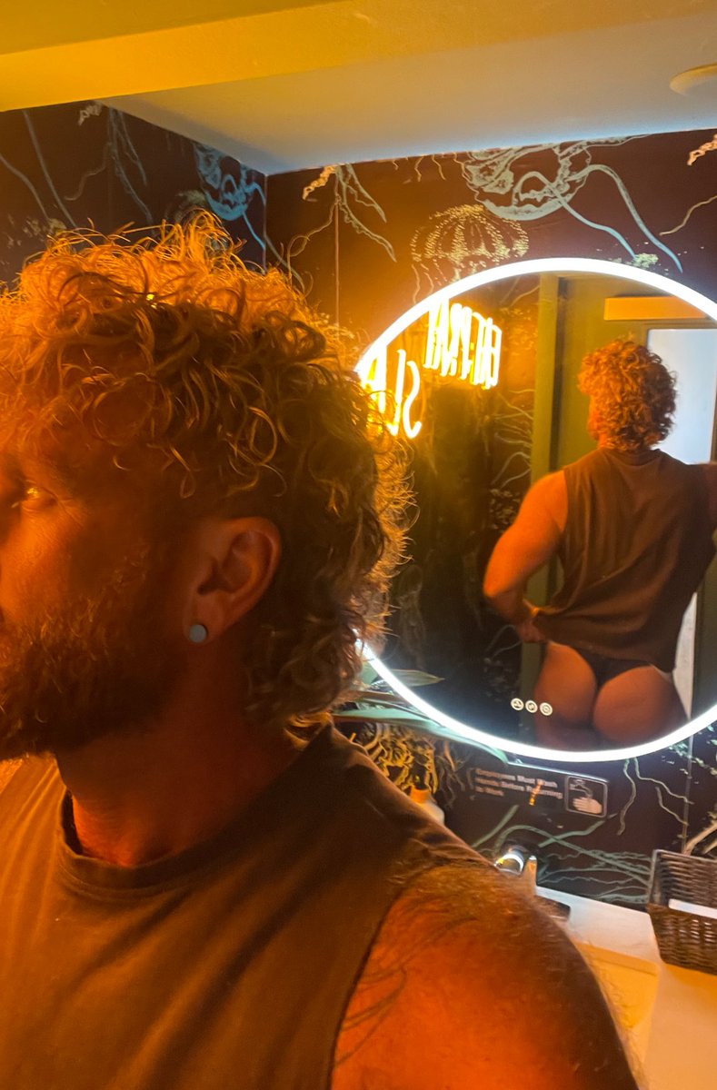 Scruffy_Viking's tweet photo. HUMP DAY https://t.co/D64occv3Nw
