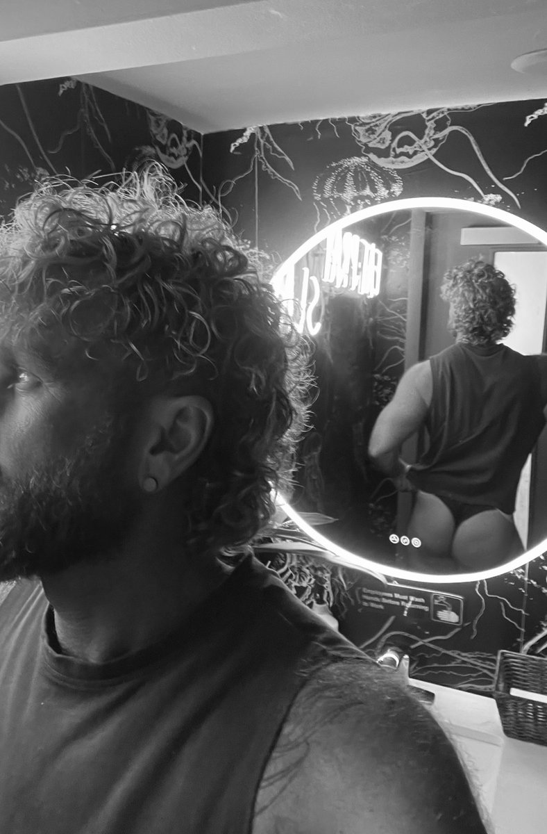 Scruffy_Viking's tweet photo. HUMP DAY https://t.co/D64occv3Nw