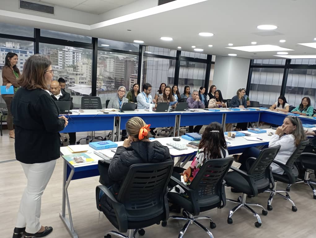 #EnDesarrollo | <a href="/unicefvenezuela/">UNICEF Venezuela</a> y los entes adscrito al <a href="/PresidencialVen/">Prensa Presidencial</a> , <a href="/vmsfelicidad/">Viceministerio para la Suprema Felicidad Social</a> junto a la <a href="/especialmppe/">Dir. General de Educ. Especial</a> , <a href="/elsistema/">El Sistema</a> ,
<a href="/minaguasoficial/">MinAguas</a> , <a href="/incmnszmx/">INCMNSZ</a> ejecutan planes y programas orientados a la atención y el bienestar integral de la población infantil y adolescente.