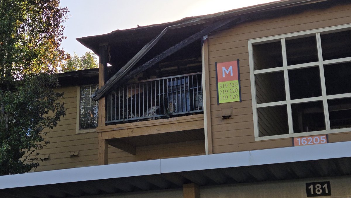 KGWphotog's tweet photo. Early morning fire in Tigard affects several apartments. @TVFR reports no injuries at Oak Tree Apartments, but tenants of 7 units have been displaced. @KGWNews #TVFR #Tigard https://t.co/SF1uR2R694