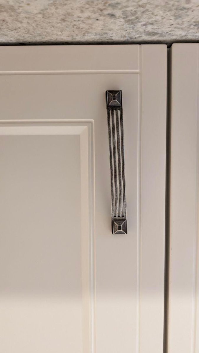 Rob_Harou's tweet photo. #nospiritlevel @WrenKitchens I think your installers need a spirit level. This is my parents' new kitchen your amazing installers worked on. https://t.co/jqICQ8x2wD