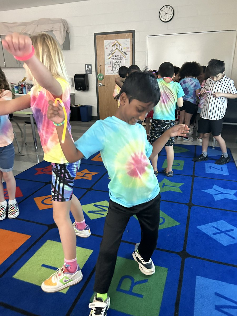 Ms_Welch1's tweet photo. Some end of year fun! https://t.co/WUBg6ysGAS