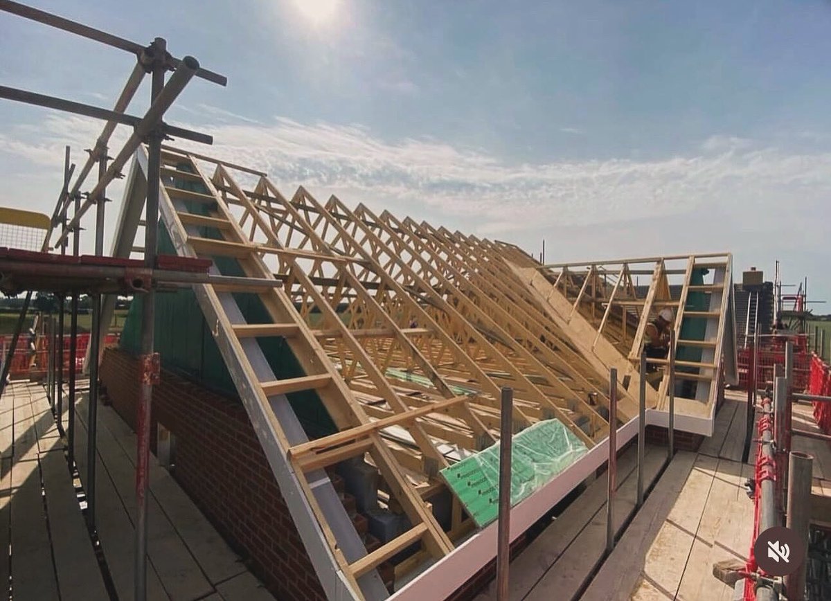CarpentrySvc's tweet photo. Another fantastic job completed by the SVC Carpentry team. 

They have been busy constructing this roof for Cala Homes in Great Bentley which was completed to an extremely high standard. 

.
.
.
#roofing #carpentryroof #construction #timberframe #newhomes #carpentryuk https://t.co/945bgi21a6