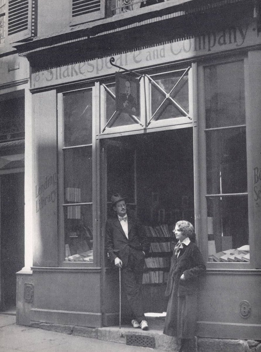synekura_audio's tweet image. James Joyce with Sylvia Beach, Shakespeare and Co, Paris, 1920