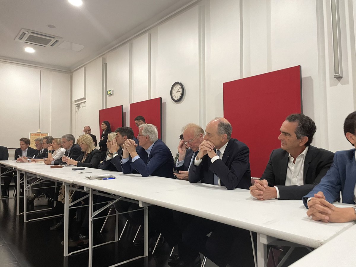 Le bureau politique <a href="/lesRepublicains/">les Républicains</a> a voté à l’unanimité l’exclusion de Éric Ciotti pour ne pas avoir respecté les statuts et la charte des valeurs qui figure en préambule de ces statuts. L’exclusion est immédiate.