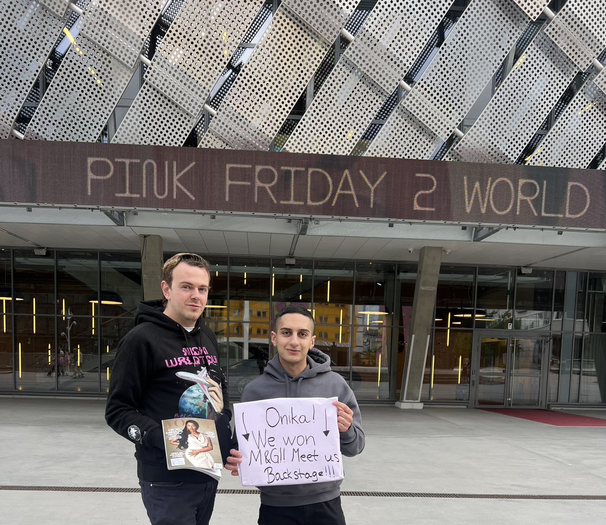 ianminajsweden's tweet photo. @NICKIMINAJ #GagcityStockholm #GagcitysSweden 😍❤️😍❤️❤️❤️❤️😍Outside queuing since 11 AM, with @BadGuyAlexo Queen Onika, can you meet us after the show? We won m&amp;g from you? Look at the proof😉🙌 longing to tonight!! It’s gon be magical https://t.co/QJJ1H0Qd1k