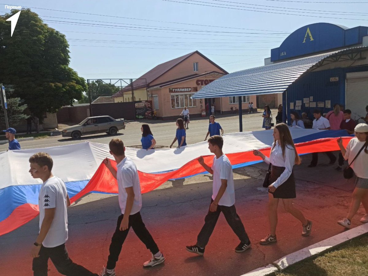 samotniyskhid's tweet photo. Сегодня на оккупированной Луганщине местные манкурты устраивают мероприятия, посвященные дню России. 

Через так называемое "движение первых" в это активно втягивают местную молодежь. Мы установили всех причастных. Вы также можете по-традиции передать привет и высказать свое мнение организаторам такого рода шабашей 

К примеру - руководитель пресс-службы Регионального отделения Сватовского района оккупированной Луганщины Дарья Приходько доступна по ссылке в Телеграме - @dashulu2000