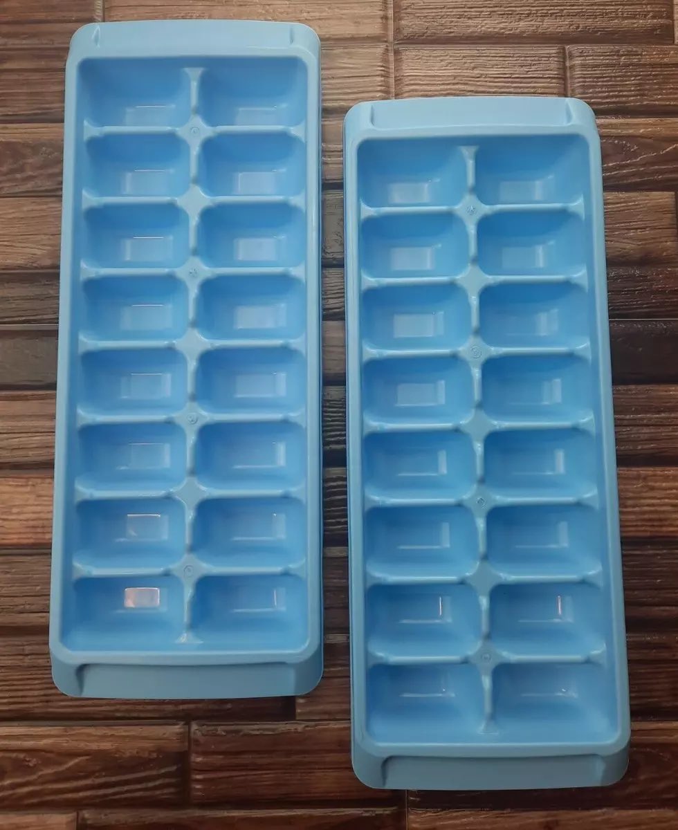 BeardownCuz's tweet photo. How @Cutsysays makes his ice cubes. #builtdifferent https://t.co/n3jRRNSUCw