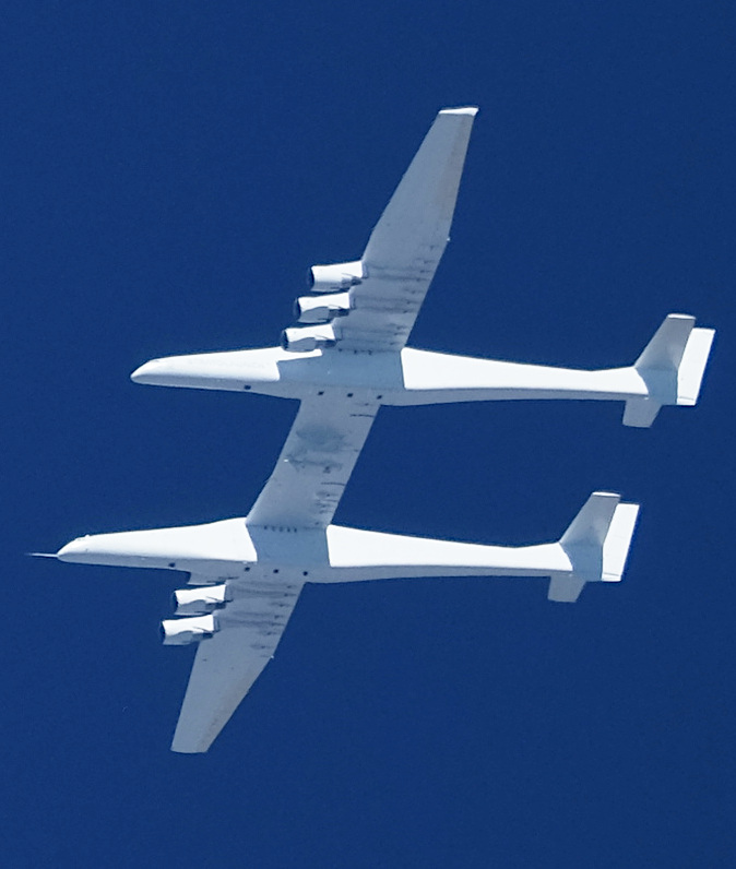 N351SL at about 35,000' AMSL over my neighborhood this morning.  <a href="/Stratolaunch/">Stratolaunch</a>