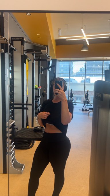 did my exercising for the day. everybody clap https://t.co/Zj56vkEqML