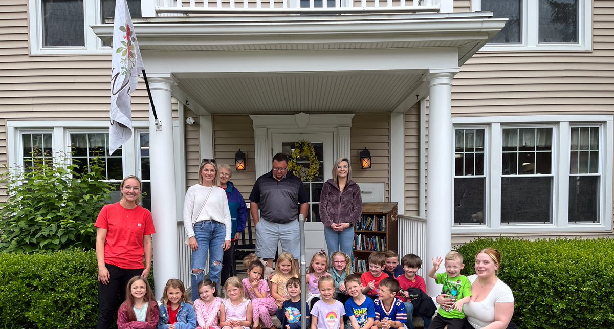 CVCSDWarriors's tweet photo. Port Dickinson Elementary students are enjoying trips to Suzy Q’s and the Fenton Free Library! The kindergarten team shared some great snapshots of their exciting trip - here are a few examples of the fun! 📚🍨 https://t.co/iiJMpv5S7Z