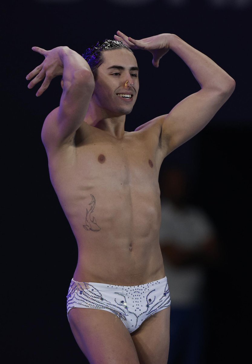 TomsinFinlandia's tweet photo. Dennis González, campeón de Europa en el solo técnico de natación artística. Que los homófobos no enturbien su triunfo. El deporte no tiene género. https://t.co/di8E5qTm8t