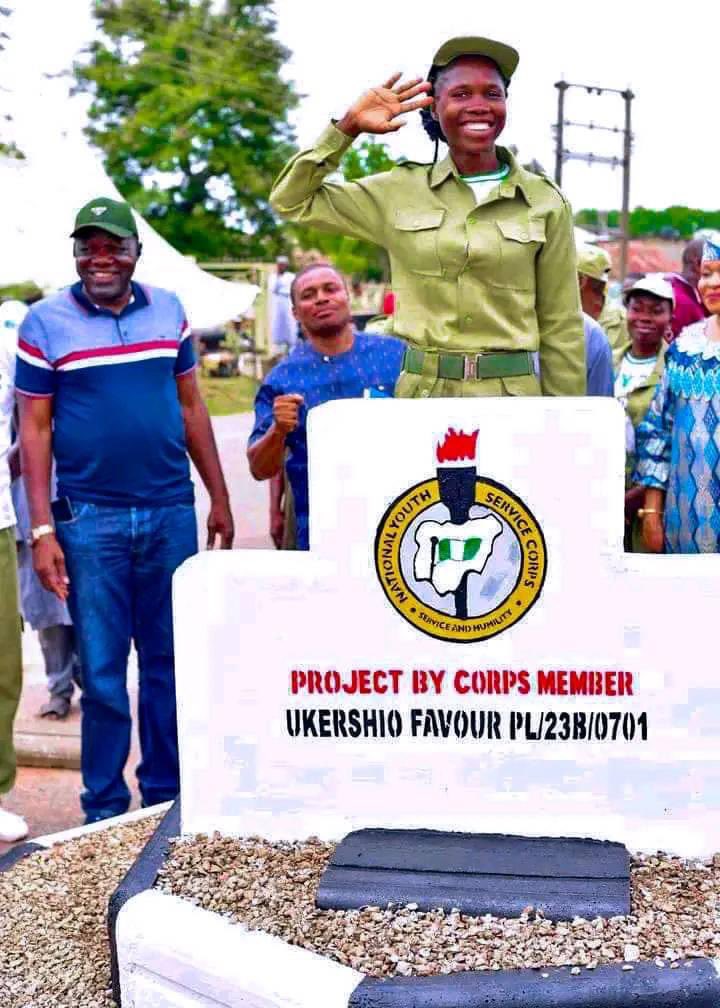 Iorlaha_Dave's tweet photo. This Benue female corpper Ukershio Favour  from Hyiarev, Gwer West LGA, Benue State, serving in Plateau State, has used her own allowance to construct a roundabout, addressing a long-standing road safety issue that had claimed multiple accidents in shandam local government of Plateau state. 

This is a very wonderful achievement and a good example for the Benue girl child. 
 Congratulations.