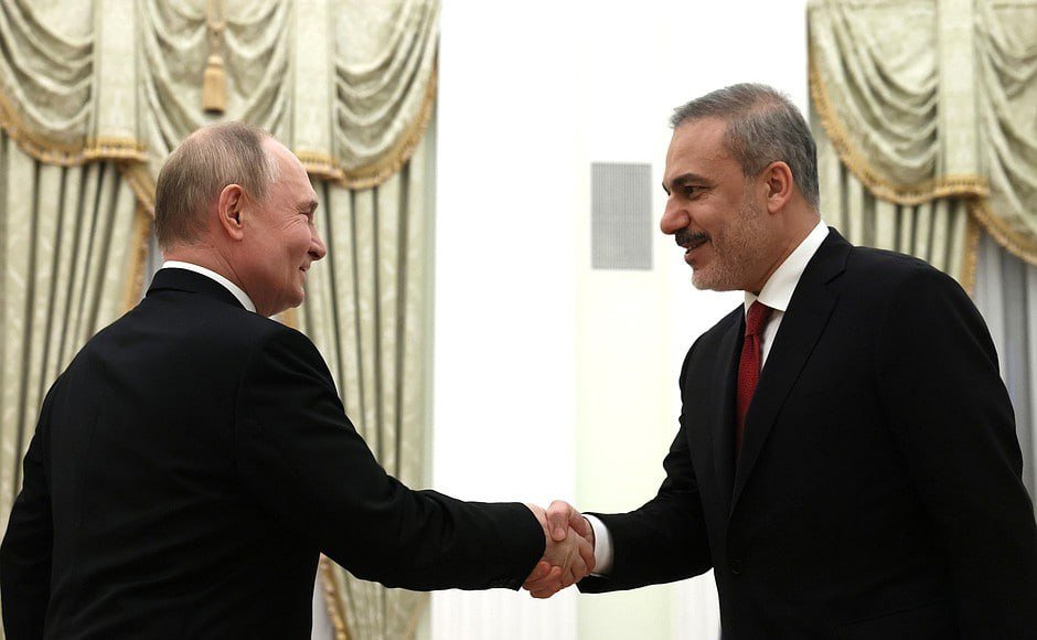 PresidentPutinF's tweet photo. 🇹🇷 President #Putin met with Türkiye's FM @HakanFidan 

💬 We welcome Turkiye’s interest in BRICS.

Of course, we will support this interest and the push to be closer to the countries of this association and to address common problems.

https://t.co/kTPYUoc2Gp

#RussiaTürkiye https://t.co/An0fRQ0Q20