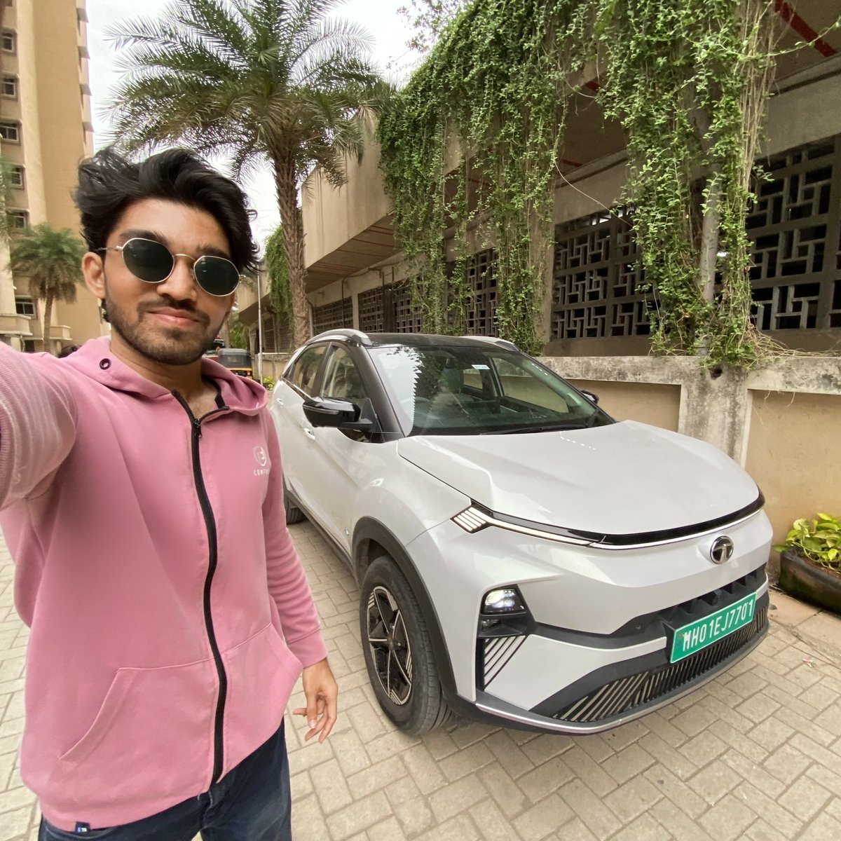 AutoRevzz's tweet photo. Tata Nexon .EV Review - https://t.co/Gw4YwTyK8G

Feature loaded, extremely comfortable, looks futuristic too! 😍⚡But how many kilometres can you drive it on full charge?

@AutoRevzz

#autorevzz #tatanexonev #nexonev #electriccar #ev #tatamotors #suvlovers #100kmphofficial https://t.co/XkMqR0rCNp