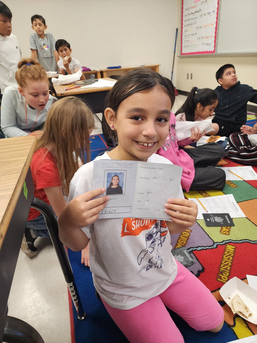 MrsBookersClass's tweet photo. Our passports took us to Mexico 🇲🇽 @aldineES_summer @AldineISD  @ShawntelDavis1 #chooseyourdestination #campBussey https://t.co/UjfUoTEpcq