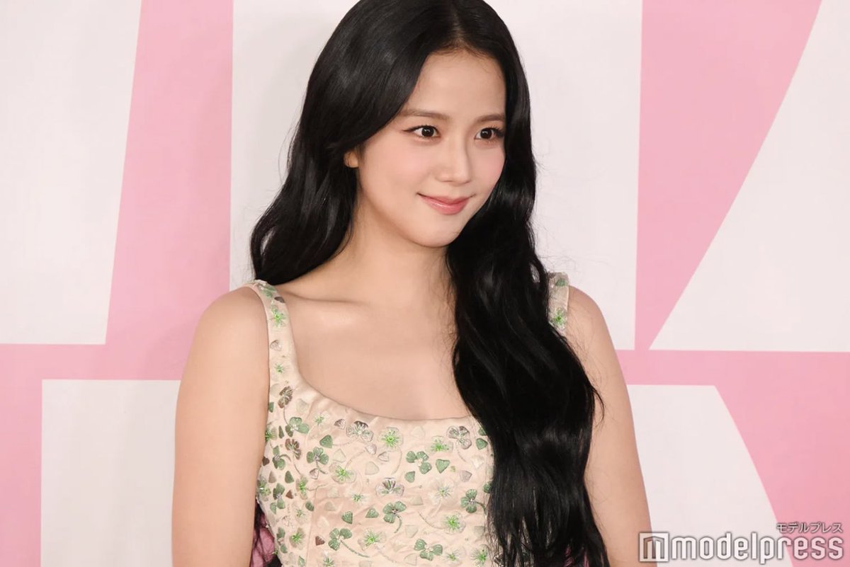 NEWSJISOO's tweet photo. #JISOO at Miss Dior pop-up store in Japan. https://t.co/trORq9tF93