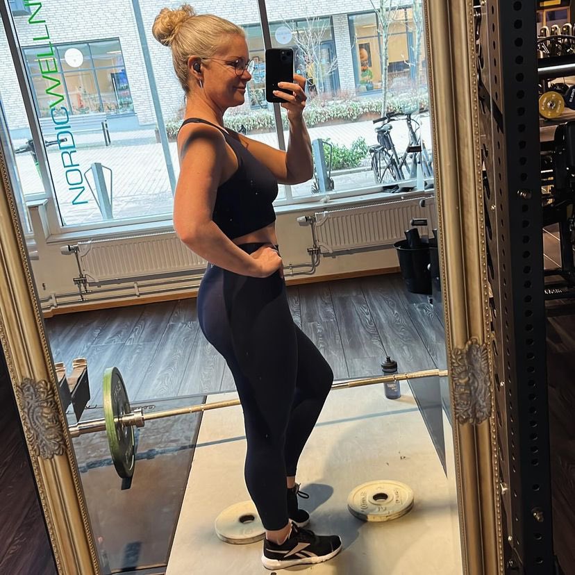 sandra (@ssaann_ddrraa) on Twitter photo Yep, I'm at the gym again of course! & This is where I refuel energy and build a strong body! L Today I run lower body, ie strong legs and butt. The back and the bonfire are also strengthened on the cup. Yep, I'm at the gym again of course! & This is where I refuel energy and build a strong body! L Today I run lower body, ie strong legs and butt. The back and the bonfire are also strengthened on the cup.