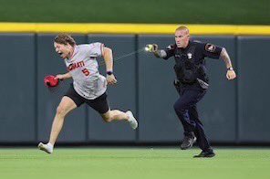 UCBarstool's tweet photo. #FREEHENDON https://t.co/n6lcBWUi5Q