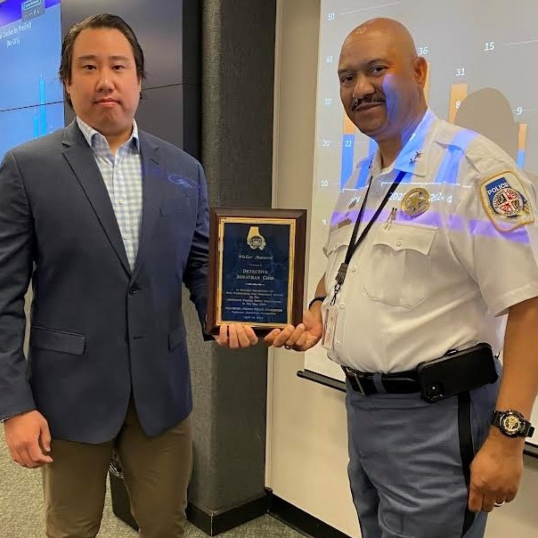 BaltCoPolice's tweet image. #Congratulations to #BCoPD Detective J. Chih, to whom Chief Robert O. McCullough presented the Baltimore County Police Foundation's 2024 Valor Award for his outstanding courage, presence of mind, and swift action without regard to personal safety. #Valor #Police #ThankYou
