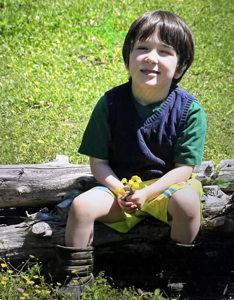 ScarlettMLewis's tweet photo. Jesse should be graduating from High School with his classmates today. We won’t get to hear his name read out or watch him walk across the stage and accept a diploma. But we take comfort knowing 9 of his friends will because of his brave actions. #SandyHook https://t.co/LVEswoccw7