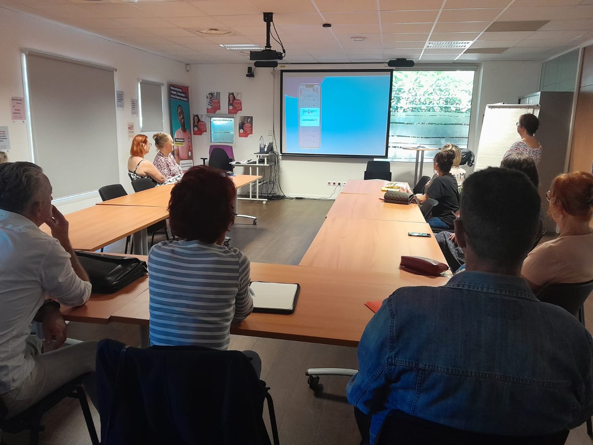 Au sein de l'#agence <a href="/FranceTravail/">France Travail</a> #GolfedeStTropez table ronde pour 1️⃣1️⃣ demandeurs d'#Emploi #Seniors 

Au menu 💬
⏭️ la mise en parcours 
⏭️ l'offre de services
⏭️ les objections liées à l'âge
⏭️ les aides au retour à l'emploi
⏭️ les mesures d'adaptation...

100% satisfaits💥