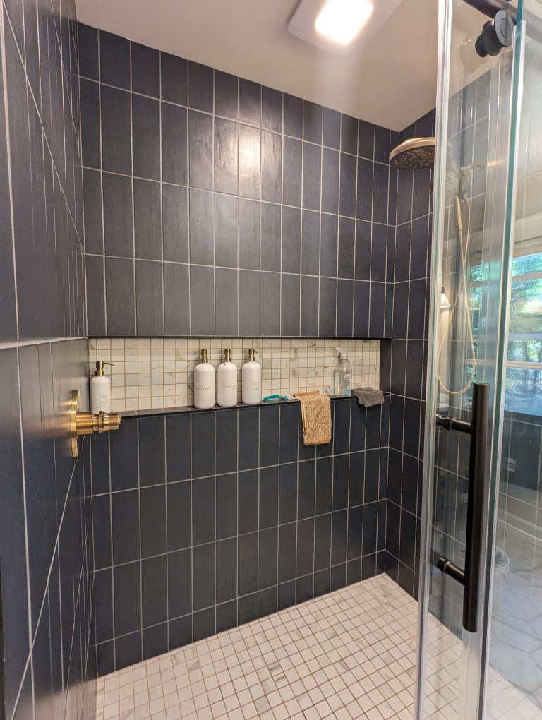 schluterNA's tweet photo. Shower remodel magic! 🛠️✨ Featuring an endless niche, created with Kerdi-Boards, and a hidden Kerdi-Drain tileable grate. Sleek, modern, and functional; well done Kyle & Doug Knickerbocker
#tileshower #showerremodel #schluter https://t.co/VK7PiFbKjL