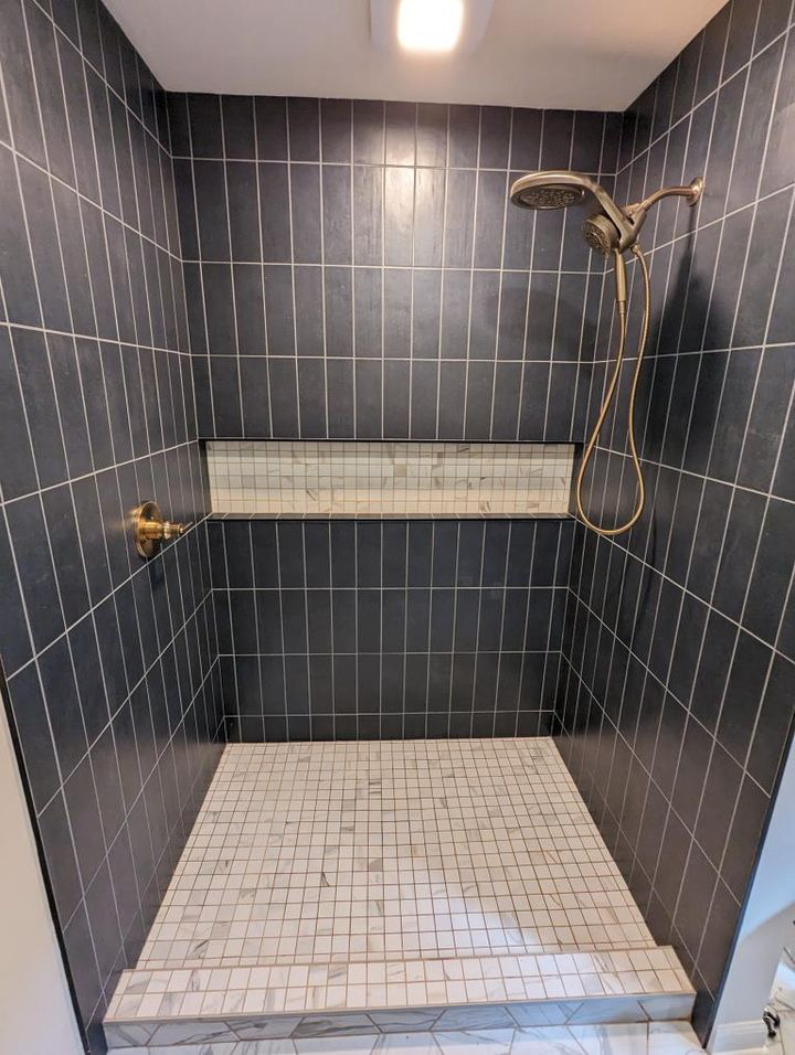 schluterNA's tweet photo. Shower remodel magic! 🛠️✨ Featuring an endless niche, created with Kerdi-Boards, and a hidden Kerdi-Drain tileable grate. Sleek, modern, and functional; well done Kyle & Doug Knickerbocker
#tileshower #showerremodel #schluter https://t.co/VK7PiFbKjL