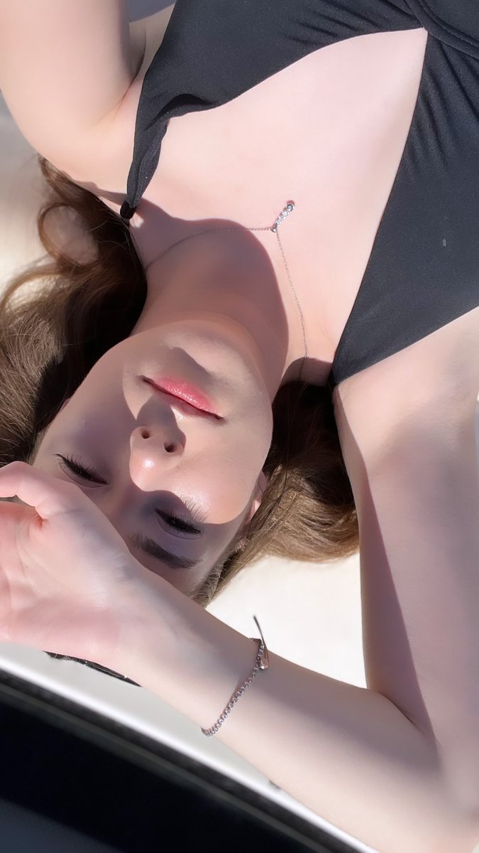 // Amy Miller // tweet media