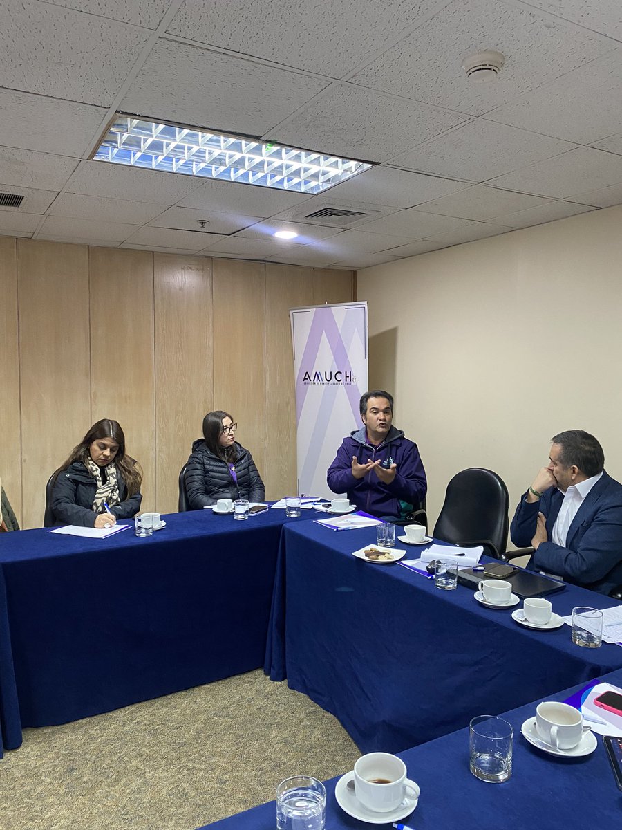 AmuchChile's tweet photo. Hoy estamos reunidos con nuestras municipalidades asociadas en una reunión de administradores y directores. 🙋🏻‍♀️🙋‍♂️Presentes municipios como Pinto, Pelarco, Isla de Maipo, Curacaví, Conchalí, Buin, Calera de Tango y Colina. ¡Juntos por un mejor futuro para nuestros vecinos! #Amuch https://t.co/xgnqy55kes