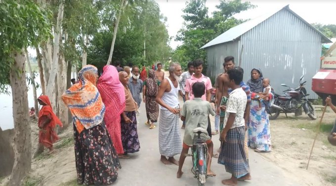 টাঙ্গাইলে মসজিদে মাইকিং করে দুই গ্রুপের সংঘর্ষে এক নারী নিহত, আহত ২০