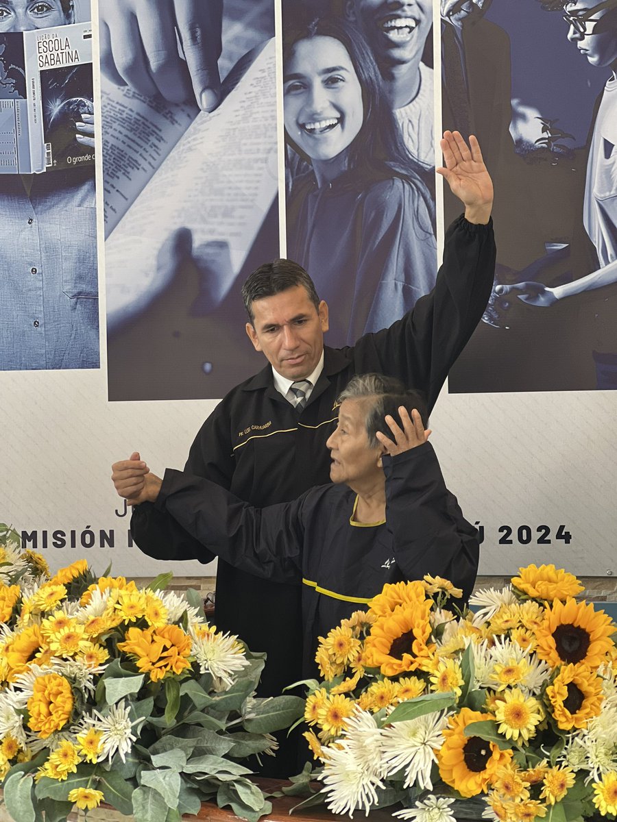 🙌 Betsabé de 76 años conoció el evangelio gracias a su vecina Kety, sintió el llamado de Dios ❤️‍🩹. Hoy, con alegría, acepta a Cristo a través del bautizo 🌊💙. 

#JuntaPlenariaMiNOP #PalabraViva #JuntaPlenariaUPN