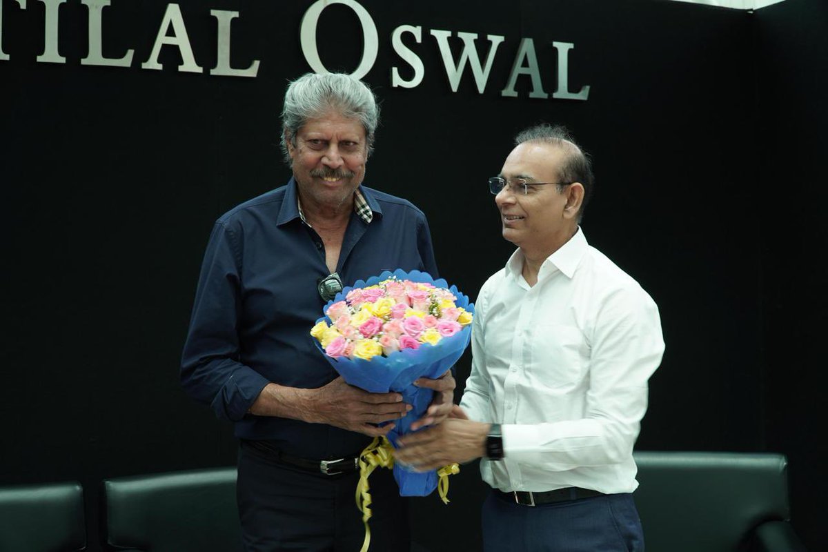 MrMotilalOswal's tweet photo. Invited the legend Kapil Dev to Motilal Oswal Tower for a motivational session with our team. Had a great motivational power packed session. Thank u @therealkapildev sir for your heart to heart session. Love u Paaji ❤️ https://t.co/XUZfCd7Arp