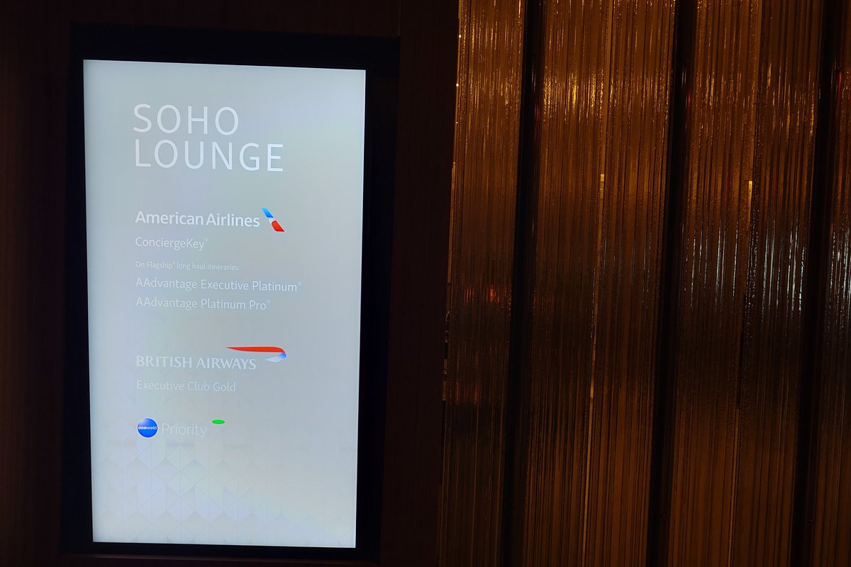 flying_drunkard's tweet photo. ジョン・F・ケネディ国際空港 (ニューヨーク)
SOHO LOUNGE
☑ワンワールド エメラルドで利用可
☑オーダーメニューとブッフェコーナ
☑ドリンクはオーダーでカクテルも
お邪魔しまーす🙏
#SOHOLOUNGE #アメリカン航空 #ブリティッシュエアウェイズ #ワンワールド #JFK #ニューヨーク #海外旅行 https://t.co/T9V6JJWbus