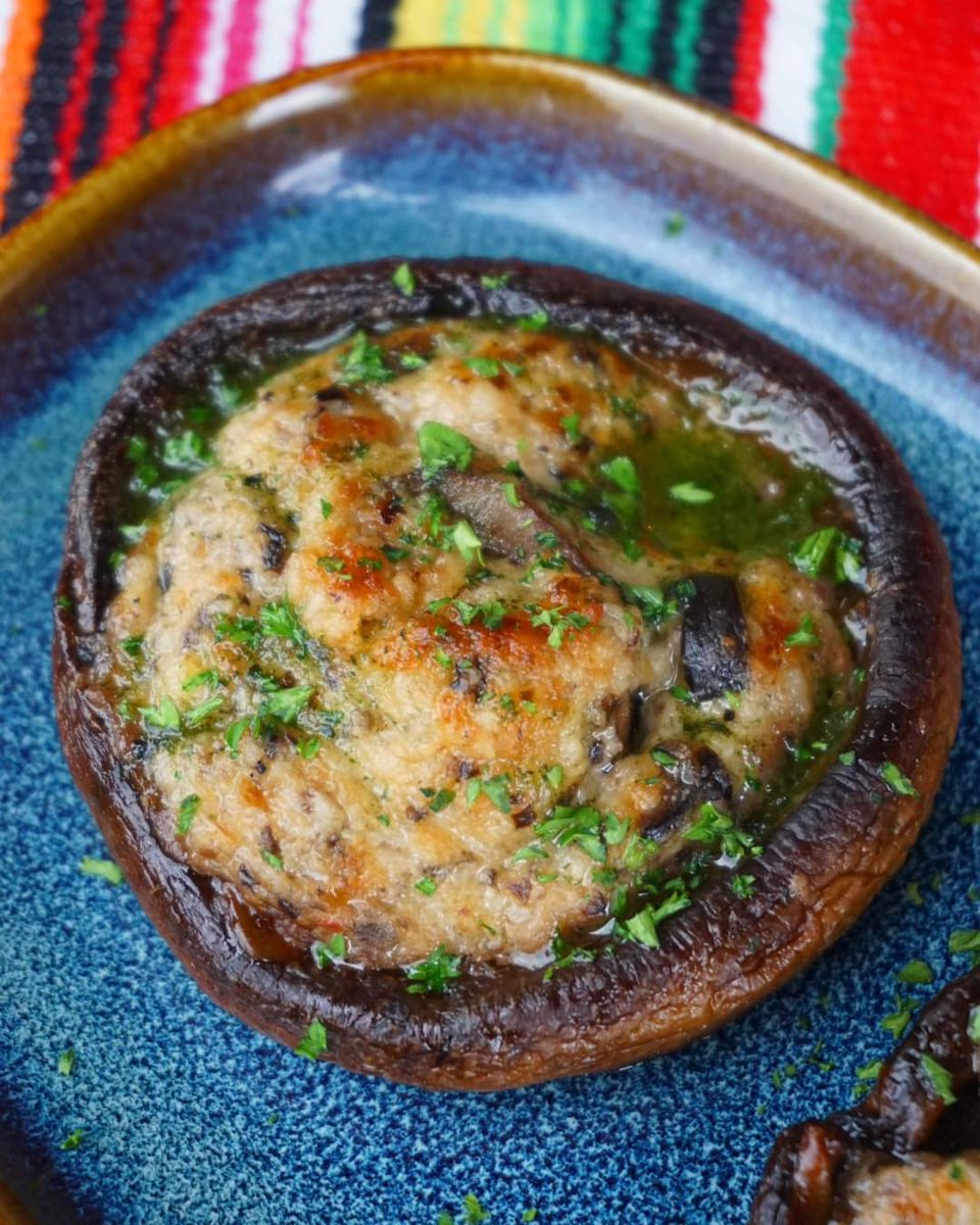 Our Champiñones Rellenos is the stuff of dreams. Mushroomy dreams 🍄 Oven-baked field mushrooms, topped and grilled with creamy goat’s cheese, garlic, chilli and olive breadcrumb pate. Simply delicious.

BOOKINGS:
lamamalatin.co.uk

📍 238 Abbeydale Road, #Sheffield, S7 1FL