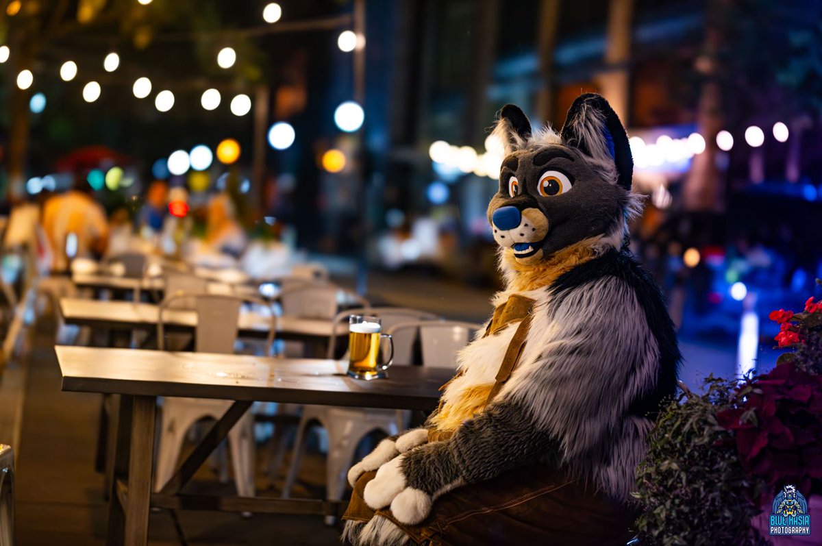 anthrocon's tweet photo. The city of Pittsburgh's excited to welcome #Anthrocon2024 back with some great deals and offers for attendees! 😍

Check out our new "2024 Deals and Offers" page, which will continually be updated with more offers as we confirm them.

Info: https://t.co/OJd4As1HYg

📸 @Bluehasia https://t.co/aYBGThW0ix