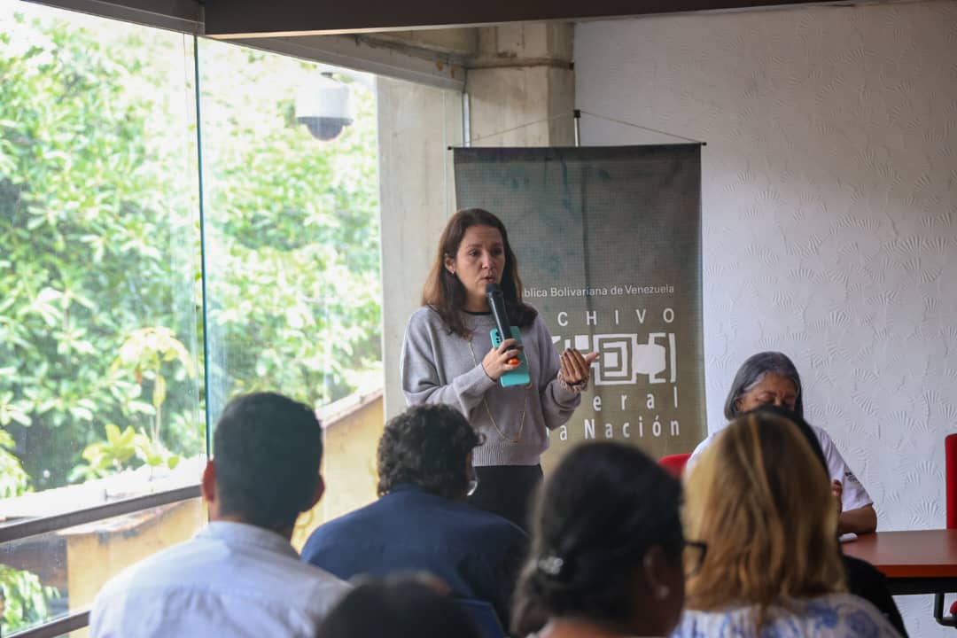 AGN_ve's tweet photo. A casa llena se lleva el foro: "Vigencia de los Archivos Históricos hoy".
Un espacio para seguir profundizando en nuestra historia y su resguardo.
@VillegasPoljak
@ignaciobarreto 
@minculturave 
@mvivavenezuela 
@CancilleriaVE 
@inea_venezuela https://t.co/to7VK1uVZY
