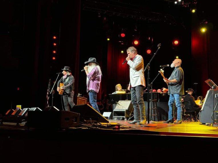 wlgthegoldens's tweet image. It was a real honor to perform at the 42nd annual Sunday Mornin' Country at the @opry during CMA fest this past weekend. @thechrisgolden’s solo spot was especially memorable and it’s always fun to see friends like The Isaacs, Larry Gatlin, and a host of others.  🙏🤠