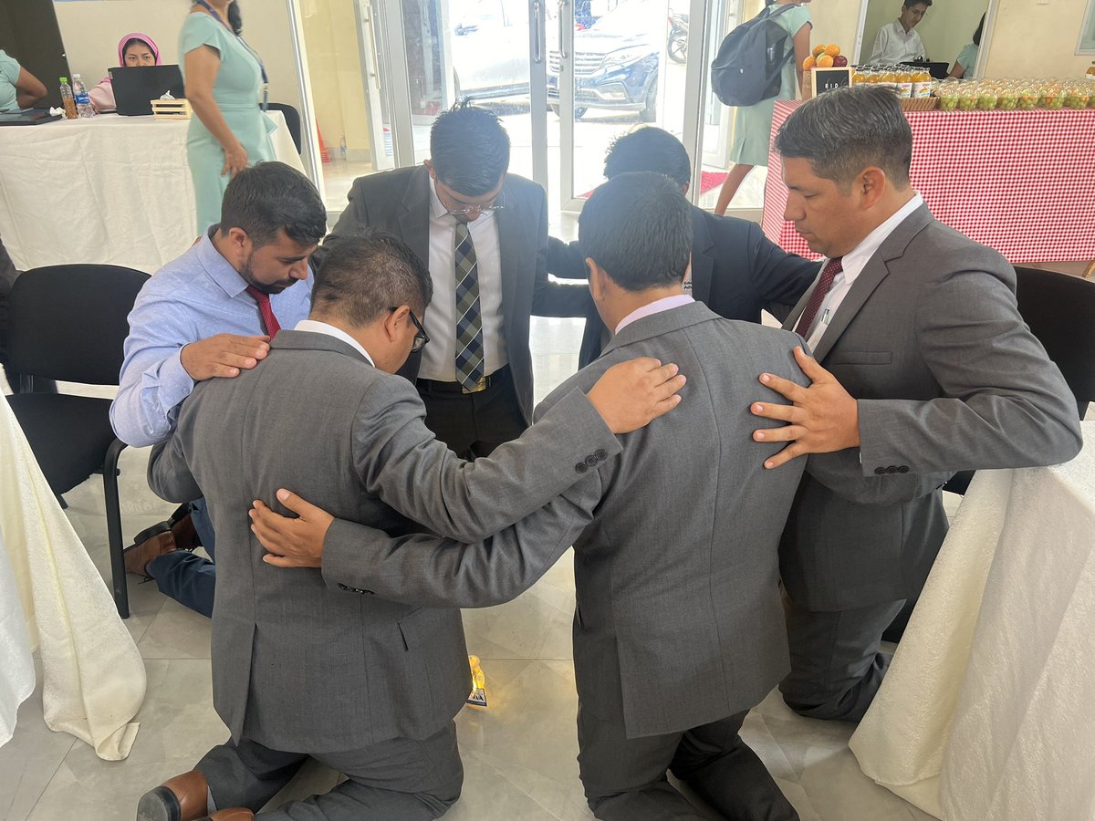 #MomentodeOración 🙏
Juntos pedimos porque la Palabra Escrita se convierta en esa Palabra VIVA que cada uno de nosotros necesita.

#JuntaPlenariaMiNOP #PalabraViva #JuntaPlenariaUPN